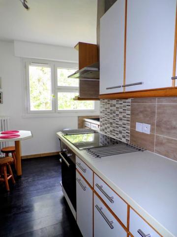 EN EXCELLENTE ETAT  BALCON ET BOX !
