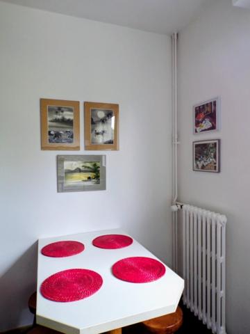 EN EXCELLENTE ETAT  BALCON ET BOX !