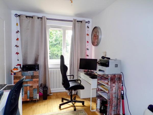 EN EXCELLENTE ETAT  BALCON ET BOX !