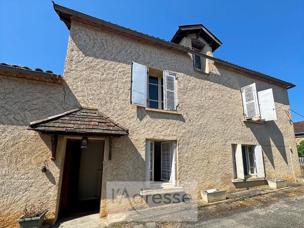Maison en pierre avec jardin et dépendances et proche commerces