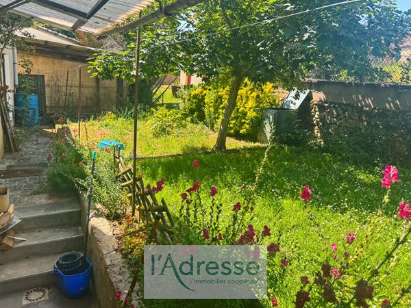 Maison en pierre avec jardin et dépendances et proche commerces