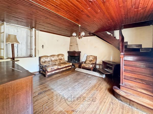 Maison en pierre avec jardin et dépendances et proche commerces