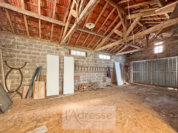 Maison en pierre avec jardin et dépendances et proche commerces