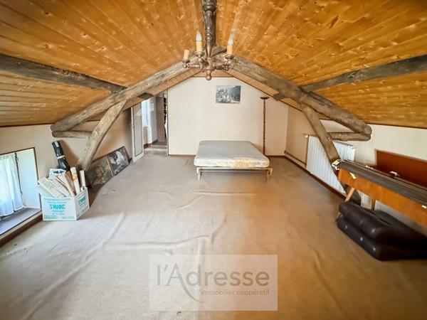 Maison en pierre avec jardin et dépendances et proche commerces