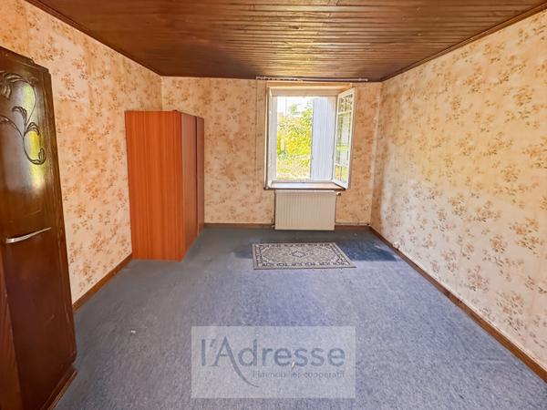 Maison en pierre avec jardin et dépendances et proche commerces