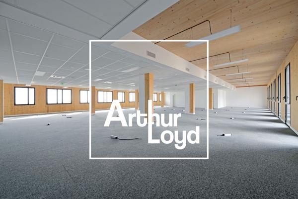 Bureaux à louer Montpellier gare TGV Sud de France architecture bois