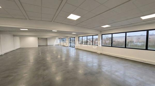 BUREAUX À LOUER - PLATEAU MODULABLE EN R+1 AVEC PARKING - ZI INQUÊTERIE