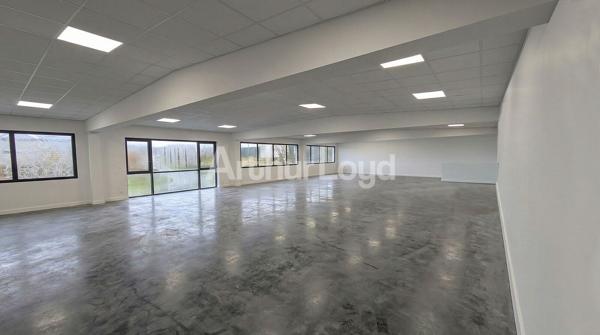 BUREAUX À LOUER - PLATEAU MODULABLE EN R+1 AVEC PARKING - ZI INQUÊTERIE