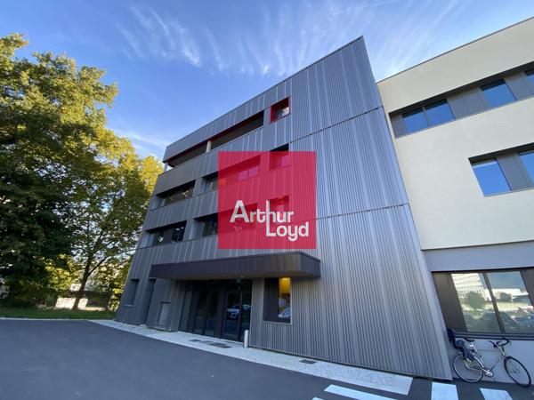 Bureau à louer 512 m² à Grenoble emplacement parking sous sol