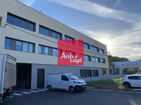 Bureau à louer 512 m² à Grenoble emplacement parking sous sol