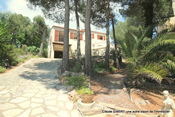 Frontignan (34110) Maison + studio 7 pièces avec piscine sur une parcelle de 1000 m2 au pied de la Gardiole à Frontignan