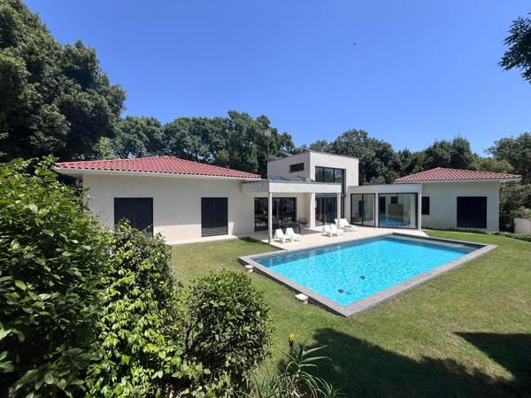 Maison d'Architecte de 200m2 de plain pied, situation et cadre exceptionnel