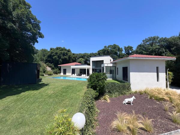 Maison d'Architecte de 200m2 de plain pied, situation et cadre exceptionnel