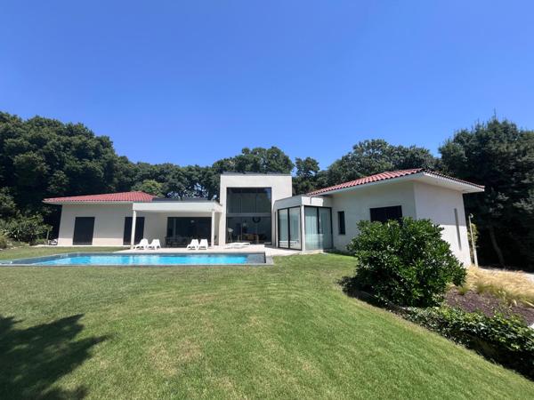 Maison d'Architecte de 200m2 de plain pied, situation et cadre exceptionnel