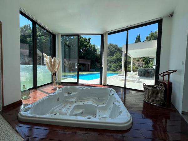 Maison d'Architecte de 200m2 de plain pied, situation et cadre exceptionnel