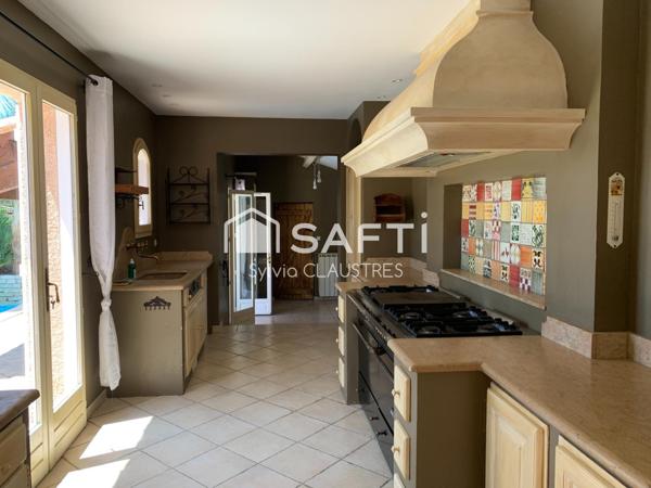 BELLE VILLA  ATYPIQUE AU STYLE PROVENÇAL