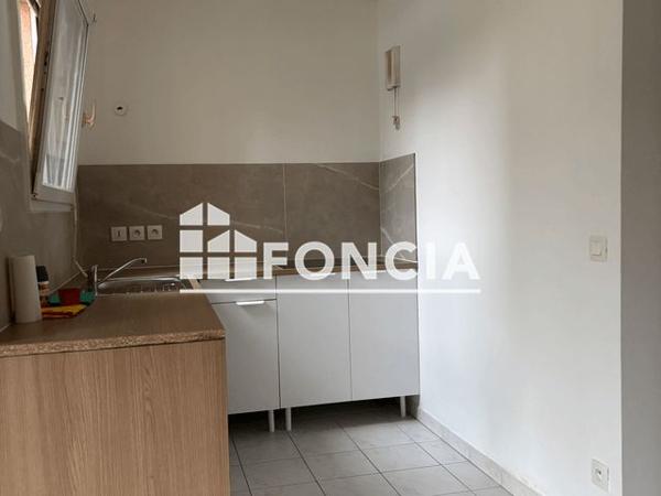 Location Studio 33.37 m² - 37 RUE DE LA DAUPHINE Corbeil Essonnes 91100