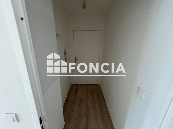 Location Studio 33.37 m² - 37 RUE DE LA DAUPHINE Corbeil Essonnes 91100