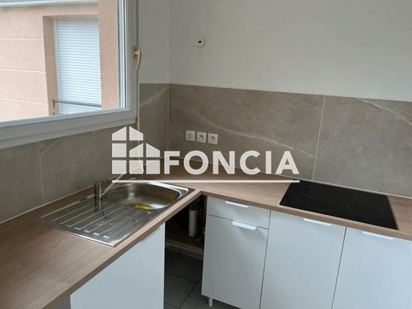 Location Studio 33.37 m² - 37 RUE DE LA DAUPHINE Corbeil Essonnes 91100