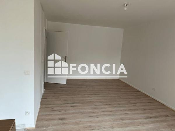 Location Studio 33.37 m² - 37 RUE DE LA DAUPHINE Corbeil Essonnes 91100