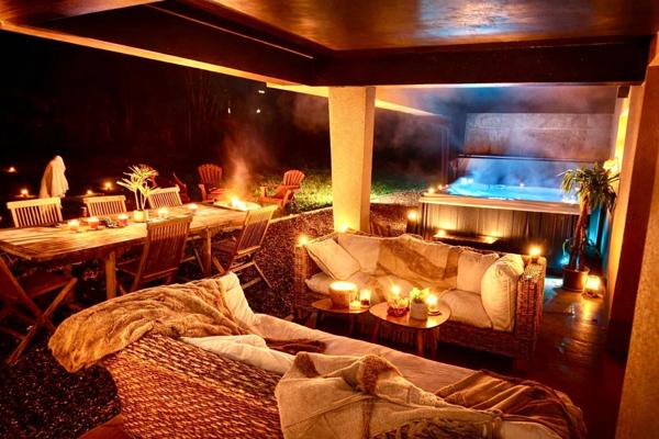 Propriété de prestige (2 habitations) avec piscine dans un écrin de verdure à SAINT JULIEN EN BORN (40)