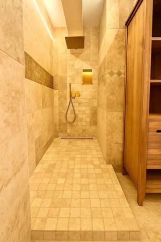 Propriété de prestige (2 habitations) avec piscine dans un écrin de verdure à SAINT JULIEN EN BORN (40)