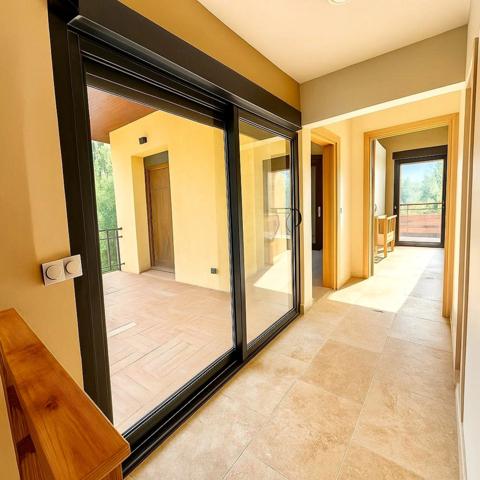 Propriété de prestige (2 habitations) avec piscine dans un écrin de verdure à SAINT JULIEN EN BORN (40)