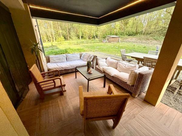 Propriété de prestige (2 habitations) avec piscine dans un écrin de verdure à SAINT JULIEN EN BORN (40)