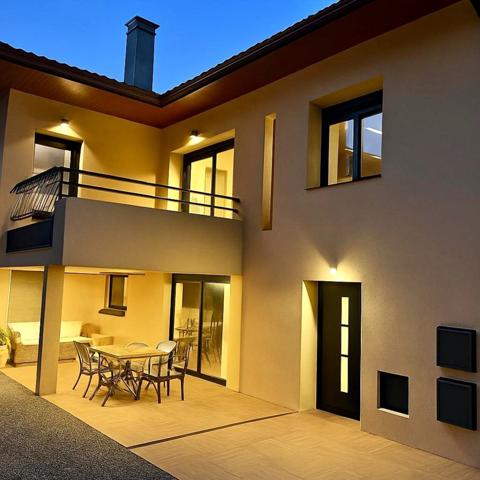 Propriété de prestige (2 habitations) avec piscine dans un écrin de verdure à SAINT JULIEN EN BORN (40)