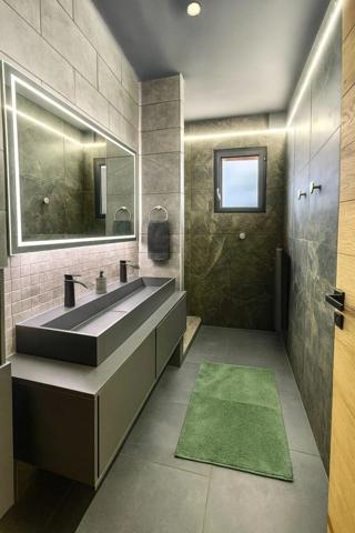 Propriété de prestige (2 habitations) avec piscine dans un écrin de verdure à SAINT JULIEN EN BORN (40)