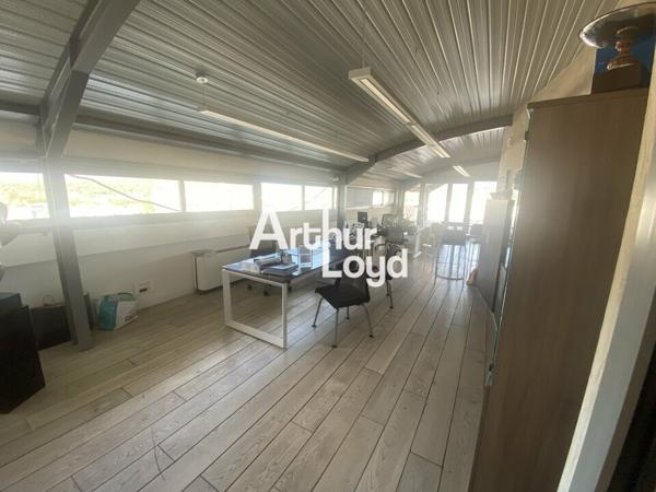 Bureaux à louer 196 m² avec terrasse - Fréjus