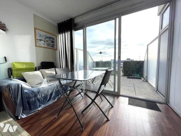 A VENDRE - LA TURBALLE - Face Mer sur le Port - Studio d'env 21.28m² hab avec jardinet 