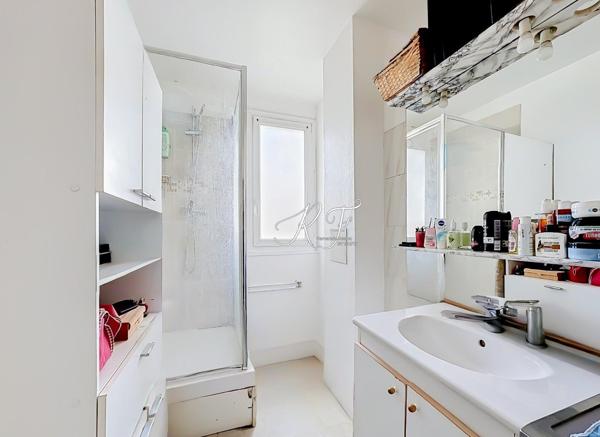 APPARTEMENT LUMINEUX AVEC 3 CHAMBRES