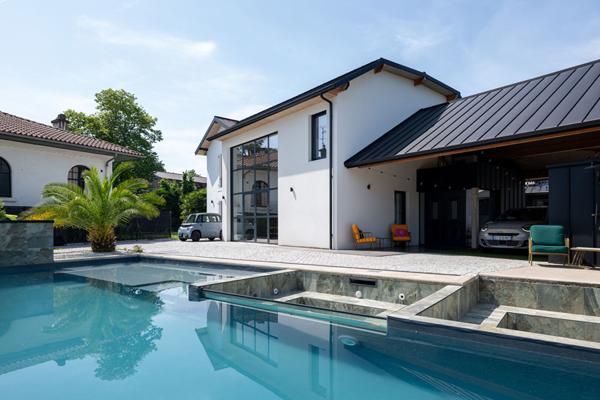 PAU maison de ville ,6 chambres, piscine et dépendance