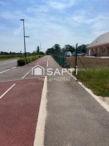 Beau terrain plat.Possibilité d'acquérir une parcelle de 1000 m2