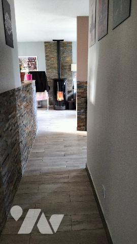 L'Etude Notariale vous propose cette maison en très bon état au calme avec vue dégagée