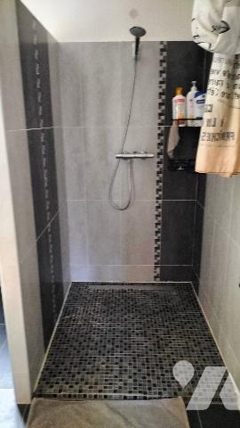 L'Etude Notariale vous propose cette maison en très bon état au calme avec vue dégagée