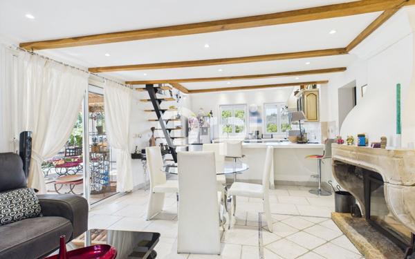 Maison à vendre    7 pièces •  Les Adrets-de-l'Estérel