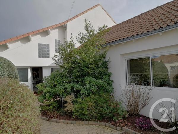 Maison à vendre  10 pièces - 233 m 2   ST SEBASTIEN SUR LOIRE  - 44