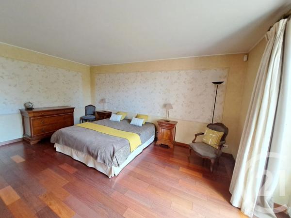 Maison à vendre  10 pièces - 233 m 2   ST SEBASTIEN SUR LOIRE  - 44
