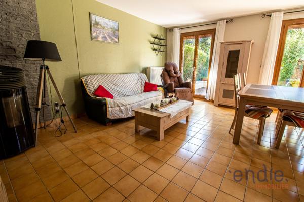 Au bord de l'Ouche, maison mitoyenne avec garage et joli jardin