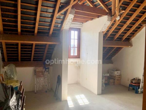 Maison individuelle – Vie de plain-pied – 5 chambres possibles – Sous-sol complet – Terrain clos de 1 000 m² – Mouzon (proche Belgique)