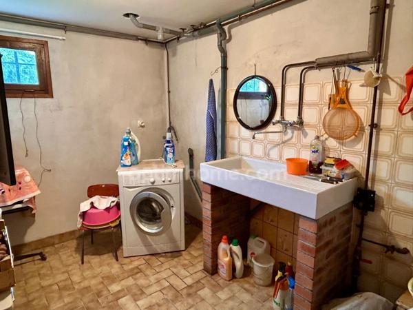 Maison individuelle – Vie de plain-pied – 5 chambres possibles – Sous-sol complet – Terrain clos de 1 000 m² – Mouzon (proche Belgique)