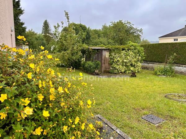 Maison individuelle – Vie de plain-pied – 5 chambres possibles – Sous-sol complet – Terrain clos de 1 000 m² – Mouzon (proche Belgique)