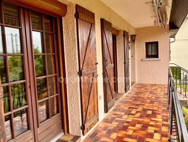 Maison individuelle – Vie de plain-pied – 5 chambres possibles – Sous-sol complet – Terrain clos de 1 000 m² – Mouzon (proche Belgique)