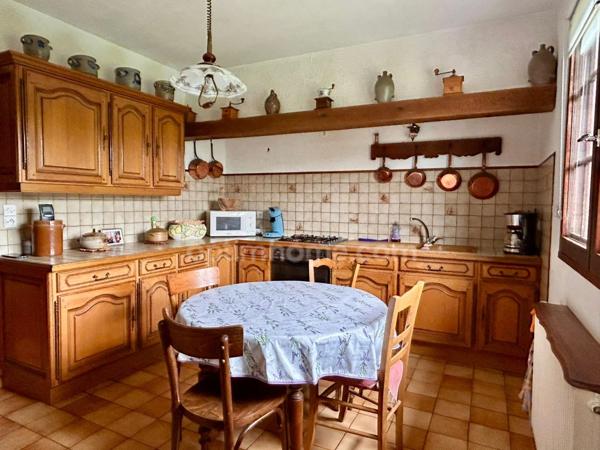 Maison individuelle – Vie de plain-pied – 5 chambres possibles – Sous-sol complet – Terrain clos de 1 000 m² – Mouzon (proche Belgique)