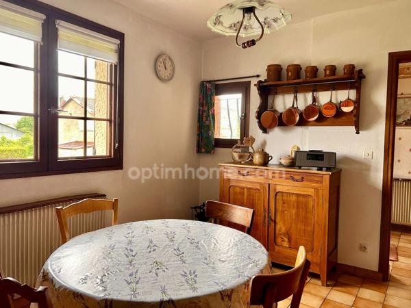 Maison individuelle – Vie de plain-pied – 5 chambres possibles – Sous-sol complet – Terrain clos de 1 000 m² – Mouzon (proche Belgique)
