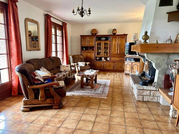 Maison individuelle – Vie de plain-pied – 5 chambres possibles – Sous-sol complet – Terrain clos de 1 000 m² – Mouzon (proche Belgique)