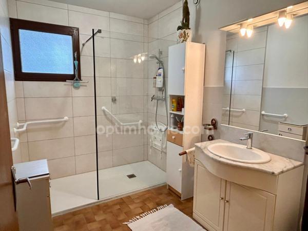 Maison individuelle – Vie de plain-pied – 5 chambres possibles – Sous-sol complet – Terrain clos de 1 000 m² – Mouzon (proche Belgique)