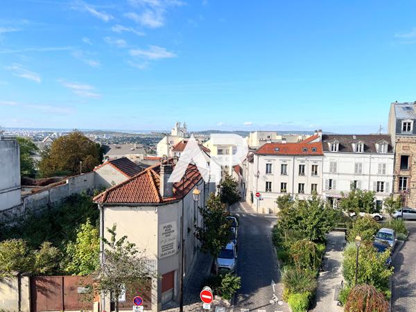 Appartement 2 pièces, centre-ville de Montmorency Loyer 780 €/mois charges comprises **  - Référence  1706
